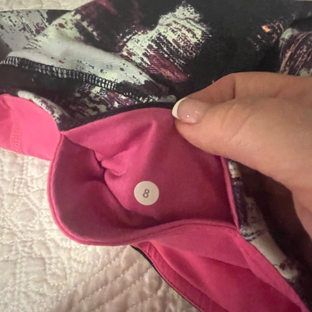 Lululemon Abstract Print Crop Leggings, size 8 - Picture 3 of 7